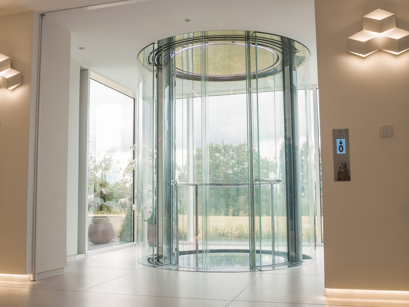 Pro commercial elevator